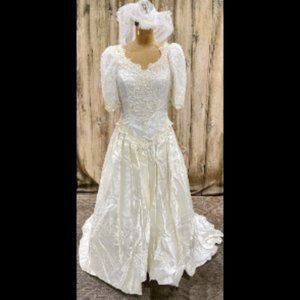 Vintage International Ladies Garment Workers Union Wedding Dress w/ Veil Size 8